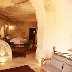 Hotel Sarnich Cave 3*