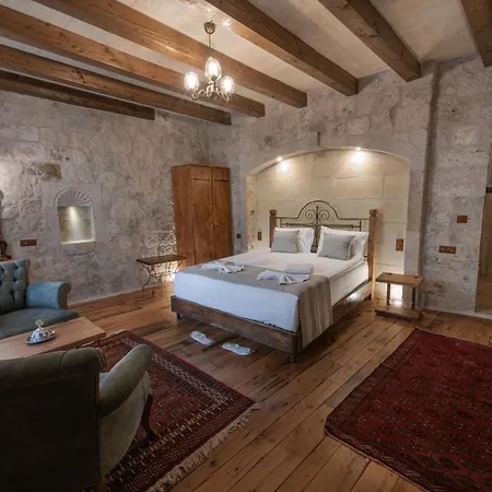 Sarnich Cave Hotel *