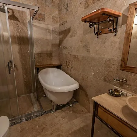 Sarnich Cave Hotel *