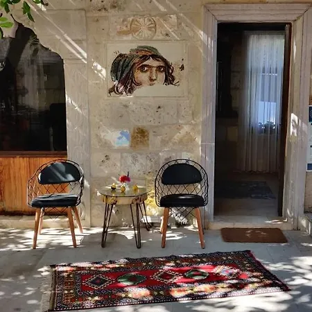Hotel Sarnich Cave