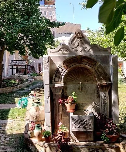 Sarnich Cave فندق